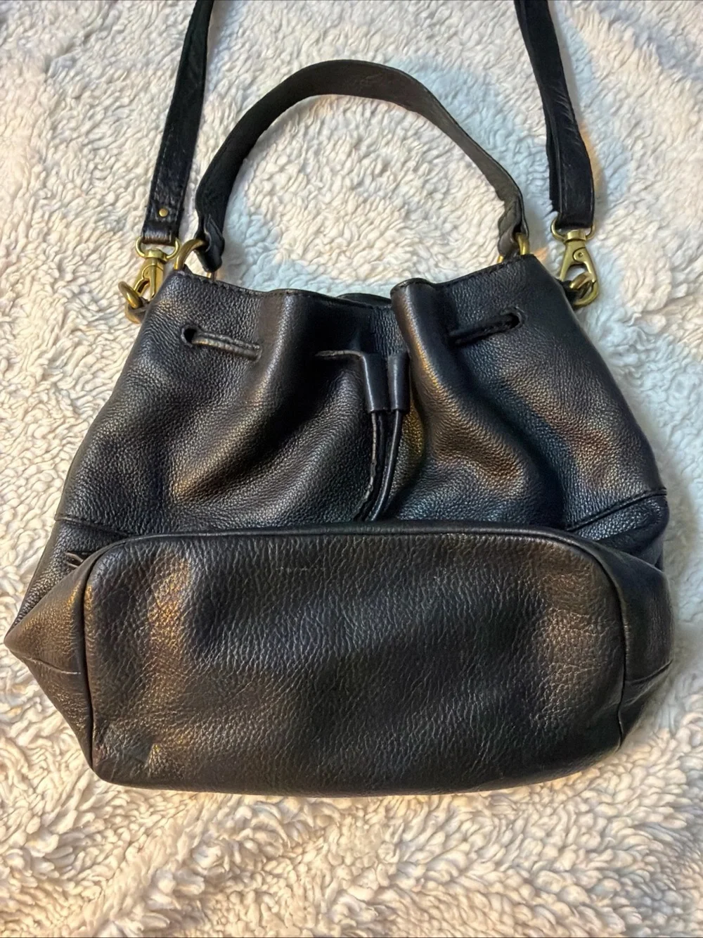 Fossil Y2K Black Leather Drawstring Bucket Bag with Gold Hardware